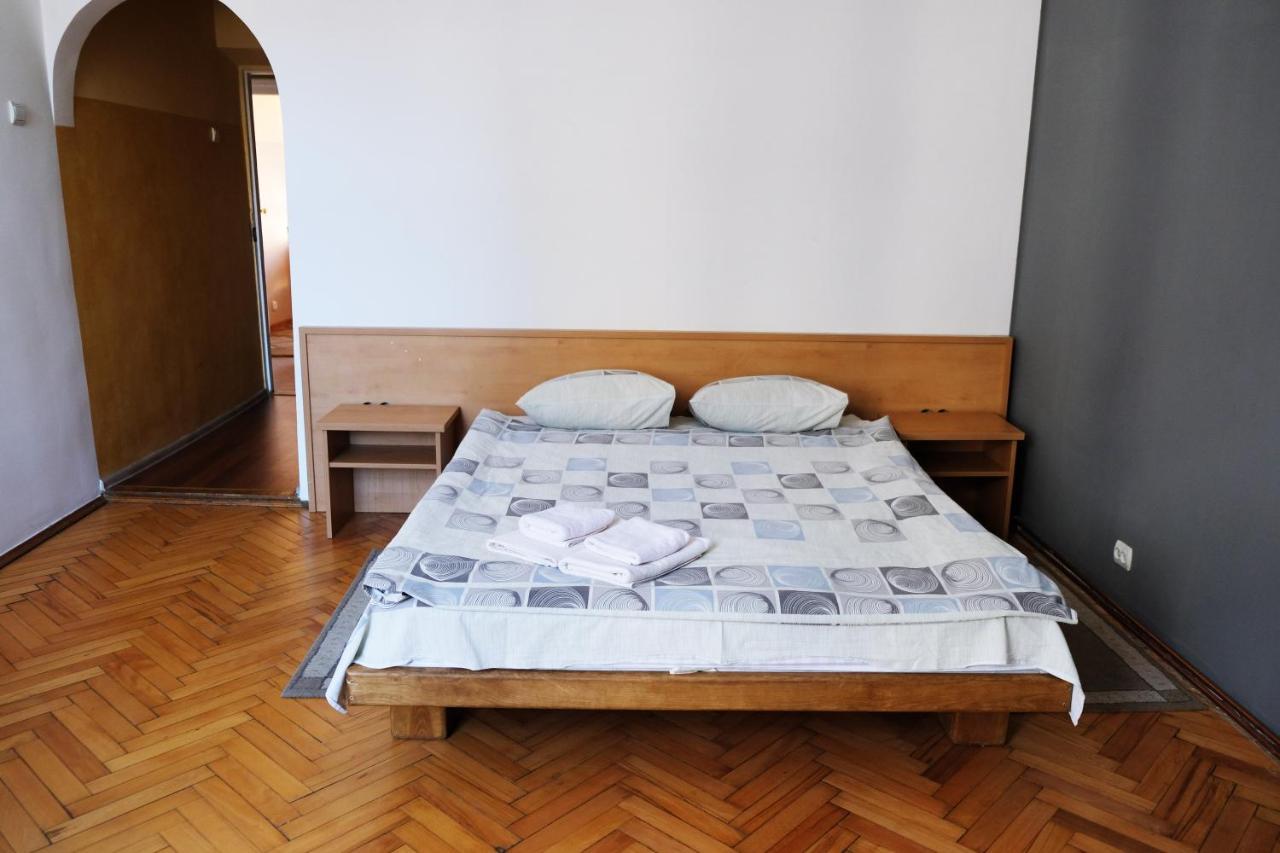 Apartment On Svobody Avenue Lviv Exterior photo