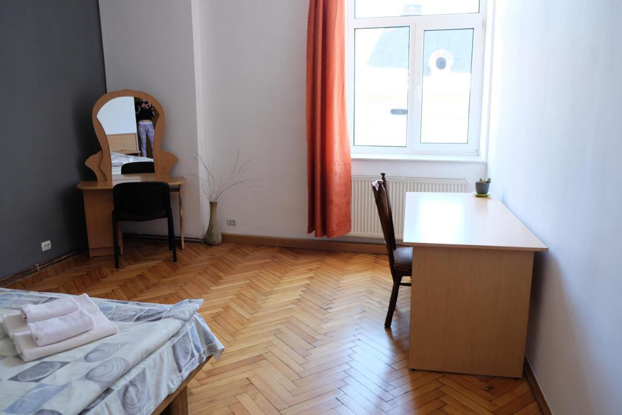 Apartment On Svobody Avenue Lviv Exterior photo