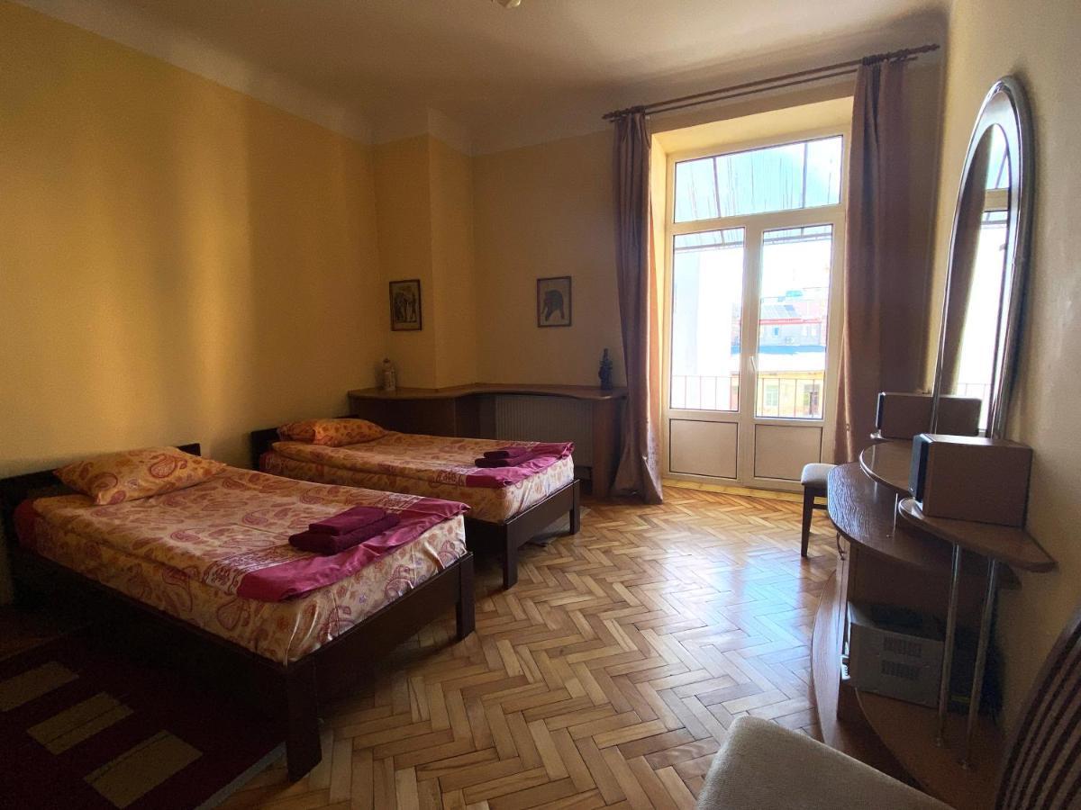 Apartment On Svobody Avenue Lviv Exterior photo